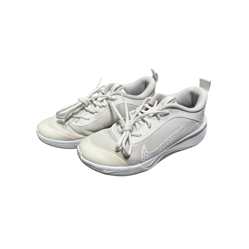 Nike Omni Multi Court Low White Pure Platinum Shoes DM9027-100 Kids Size 4.5Y